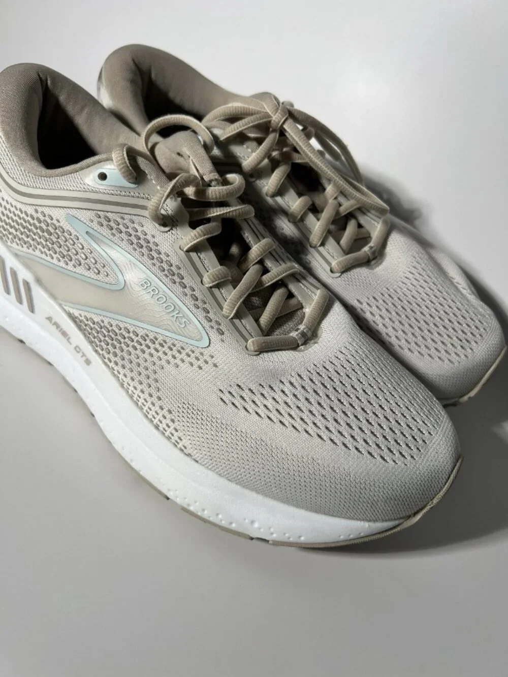Brooks Ariel GTS 24 Women’s Running Shoes Beige Size 8 Extra Wide